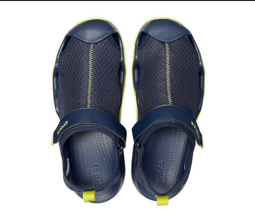 Сандалии Crocs в ассортименте.