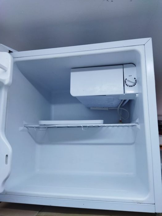 Холодильник барный мини,маленький очень.