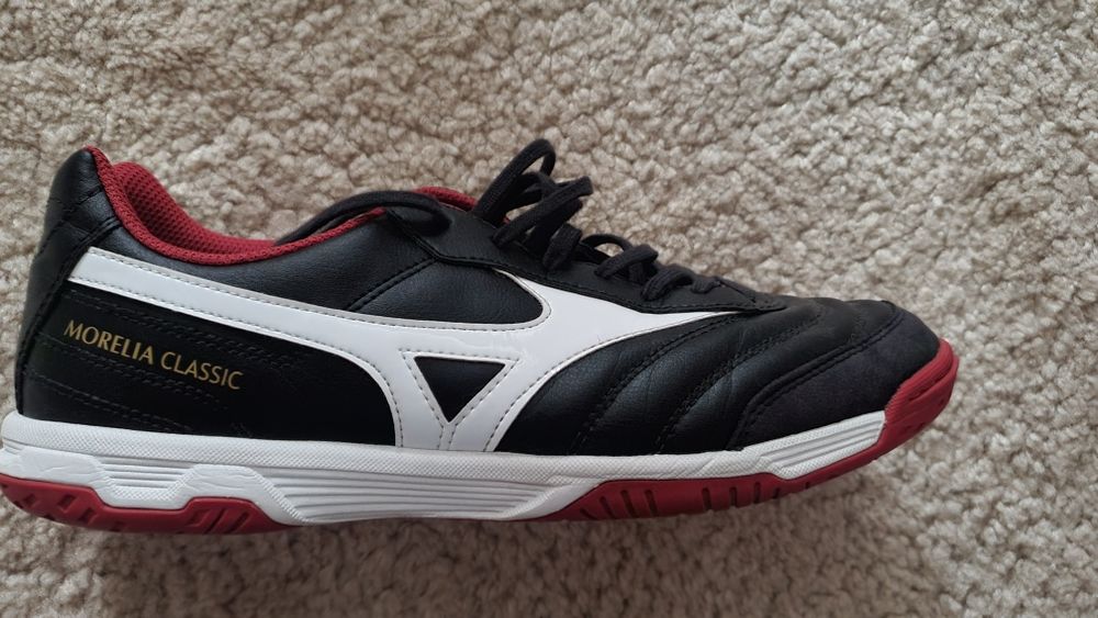 Adidasi Mizuno Morelia