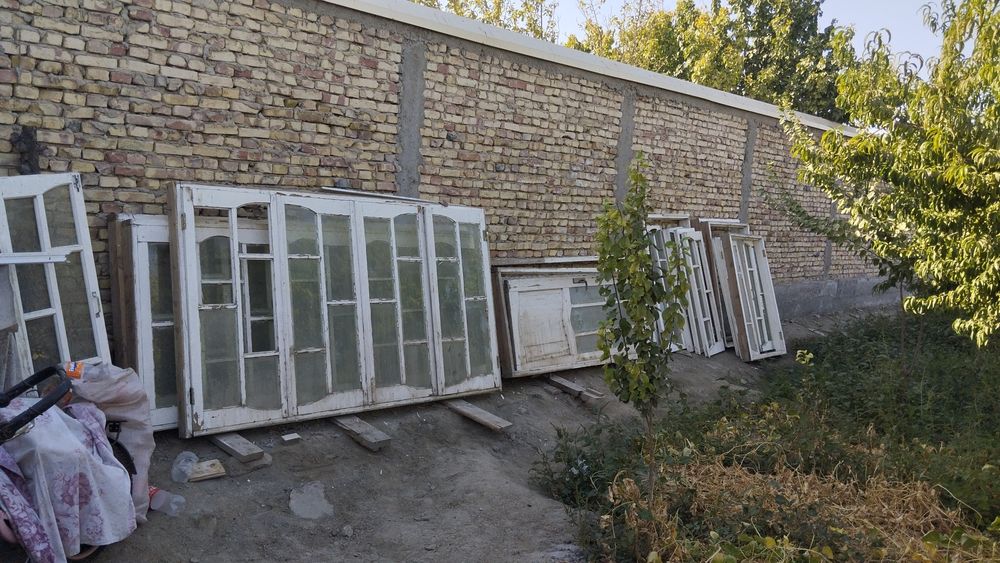 Veranda eshik derazalari sotiladi, komplekt