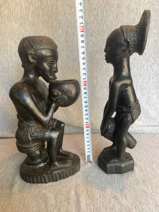 Ръчно резбовани дървена фигури