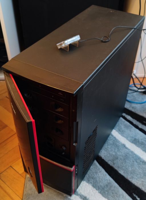 Компютър Q9300 8gb R9 280X 3gb