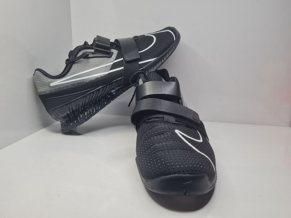 Шангети Nike Romaleos 4

Чисто нови с кутия. 

Размер 45 стелка 29 см.