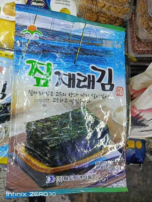 Sushi va uni tayorlash yesh uchun tayoqchasi bor