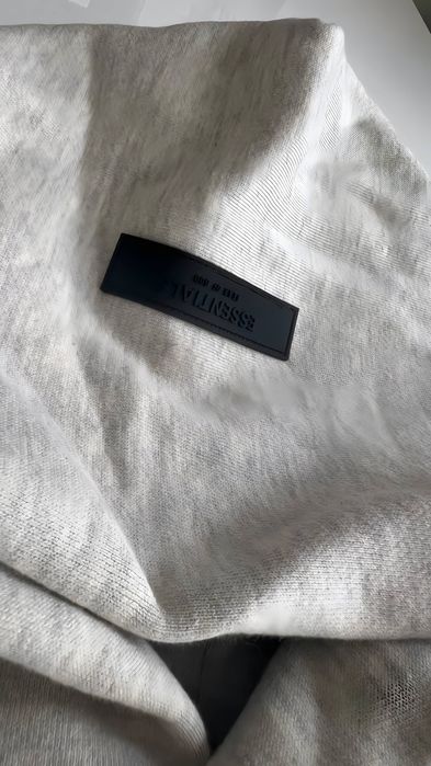 Памучен Essentials светло сив сет- суичер и панталон. Размери S и M.