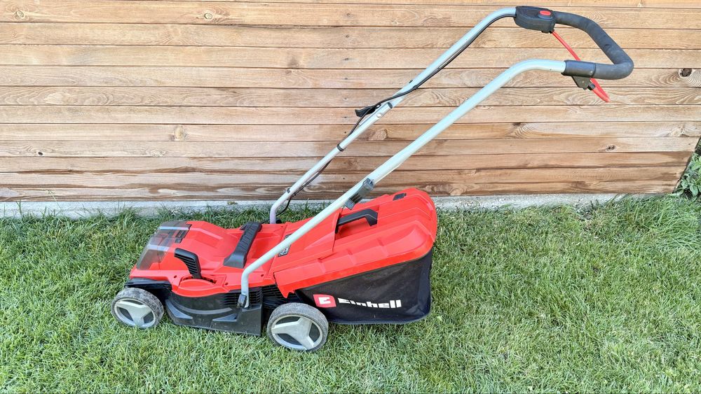 Продавам акумулаторна косачка EINHELL GE-CM 18/33 Li 18 V