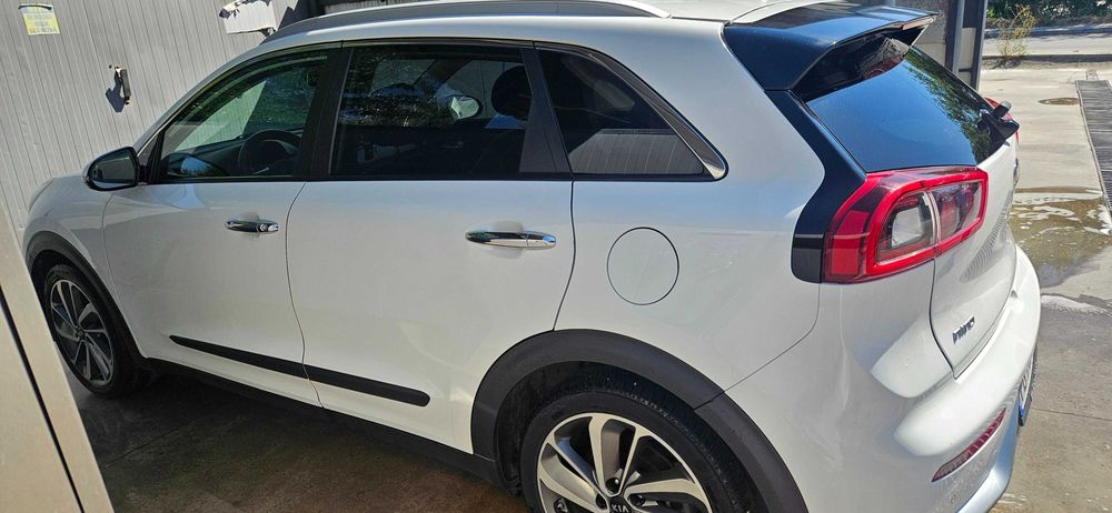 Kia Niro Hybrid Реални 127 000 км. Внос Италия. Втори собственик. Отличен хибриден автомобил с нисък разход.