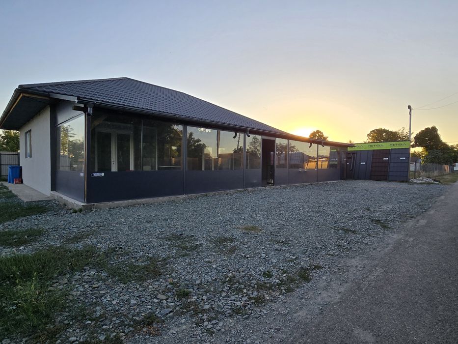 Casa + spațiu comercial