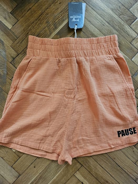 Къси панталонки pause