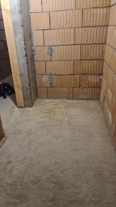 Închiriez loc de parcare și o boxă