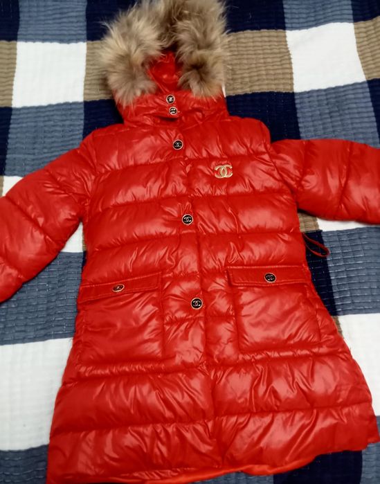 Продам зимнию куртку на девочку