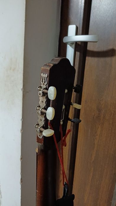 Vând zongură / zongoră ( chitară de Maramureș ) de epocă. Are 50 ani v