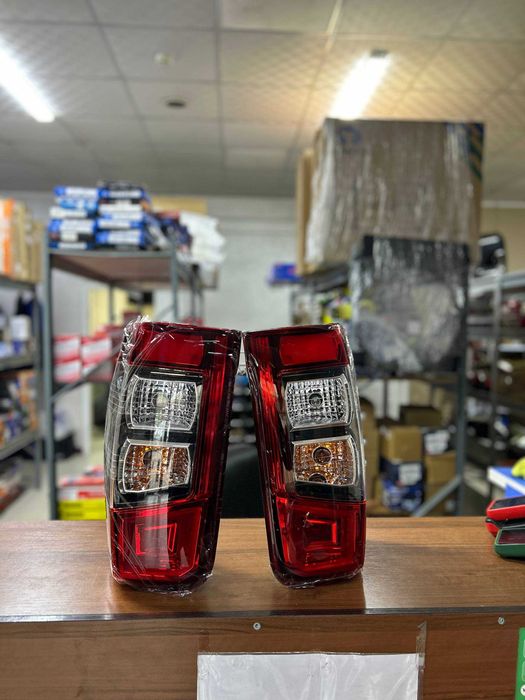 задний фонарь митсубиси л200