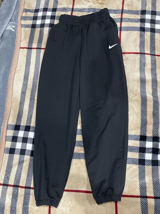 Продам женские спортивные брюки и джинсы.