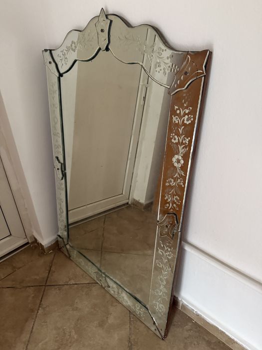 Oglinda “ venetiana “