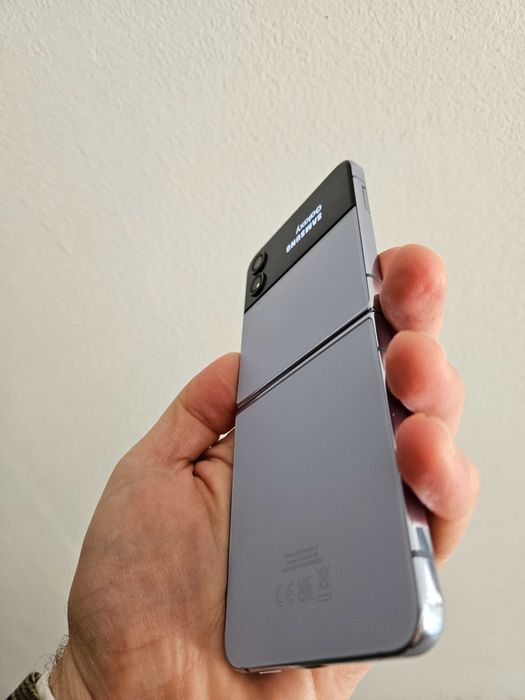 Samsung Galaxy Z flip 4 128 gb 8gb impecabil garantie.
