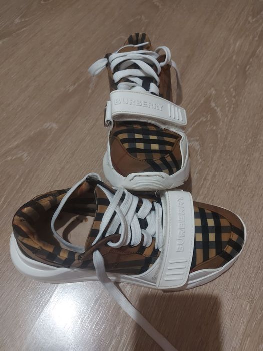 Adidasi burberry
