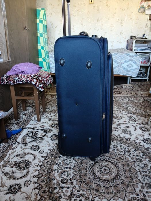 ПРОДАМ  ЧЕМОДАН в отличном состоянии