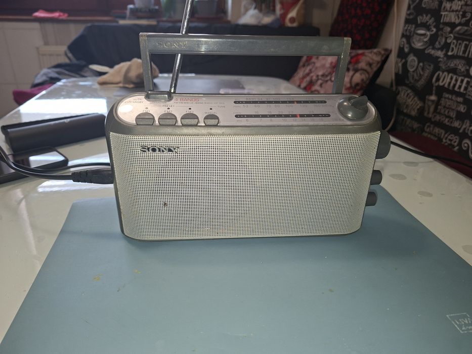Radio mic Sony, 4 benzi radio ( inclusiv Antena Satelor), perfect funcțional,  sunet puternic