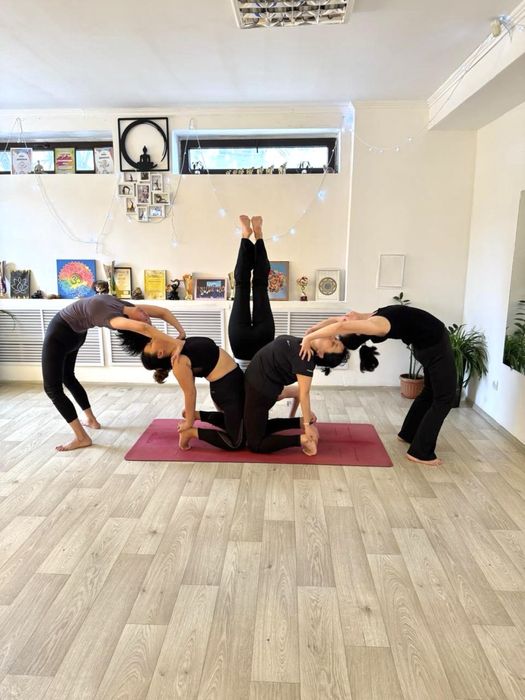 Инструктор по хатха йоге