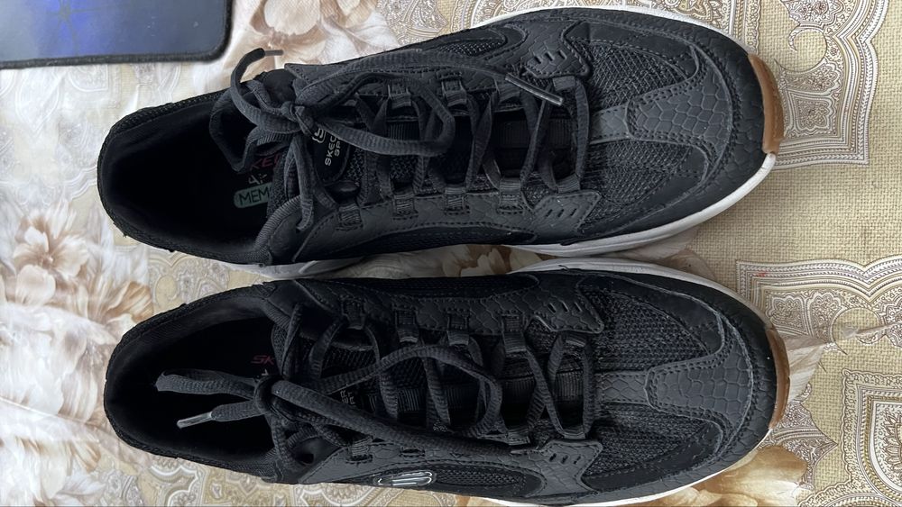 Adidasi Skechers Sport