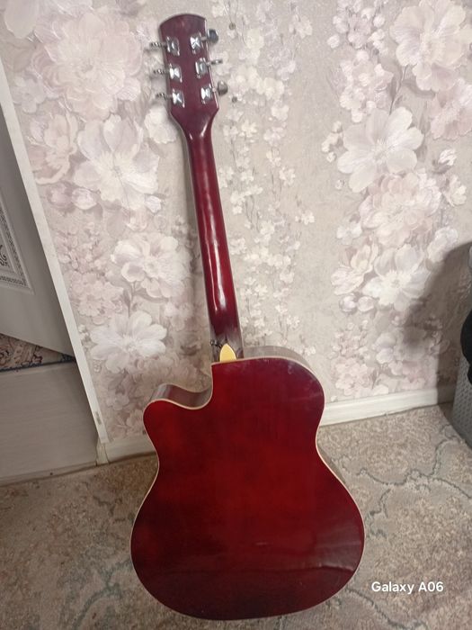 Гитара акустическая