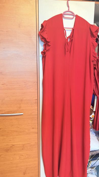 Неизползван дамски гащеризон, размер М/Л!