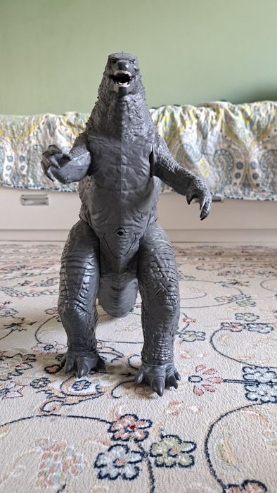 Продам годзилу!!!