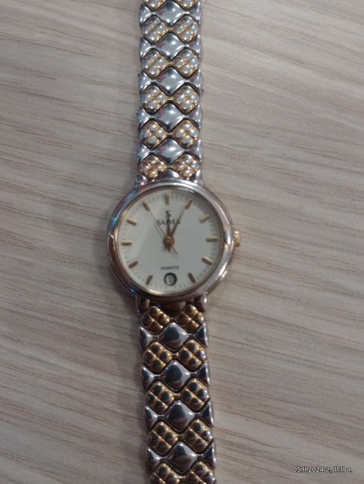 Позлатен швейцарски  дамски часовник