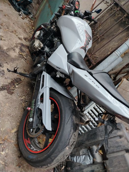 На части Kawasaki z 750, Кавазаки з 750