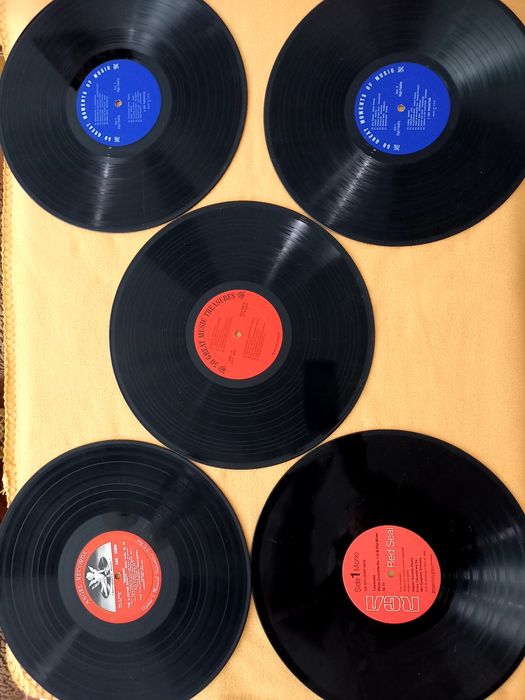 Продавам 5 бр. винилови плочи, класическа музика.