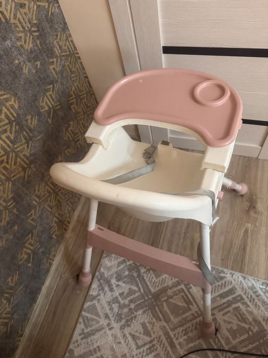 Орындығы қоршаулы, бала қауіпсіз отыруы үшін;