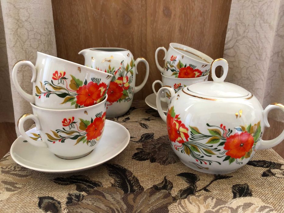 Продается сервиз чайный .