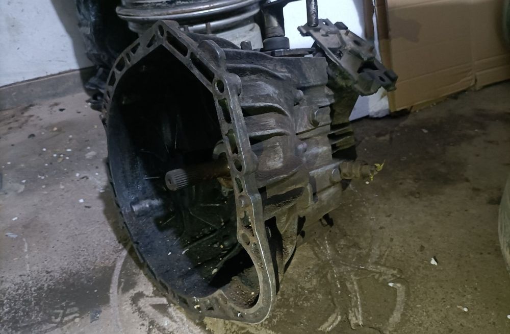 Cutie viteze manuală Vito w638 2.2 CDI, bluza top Marim