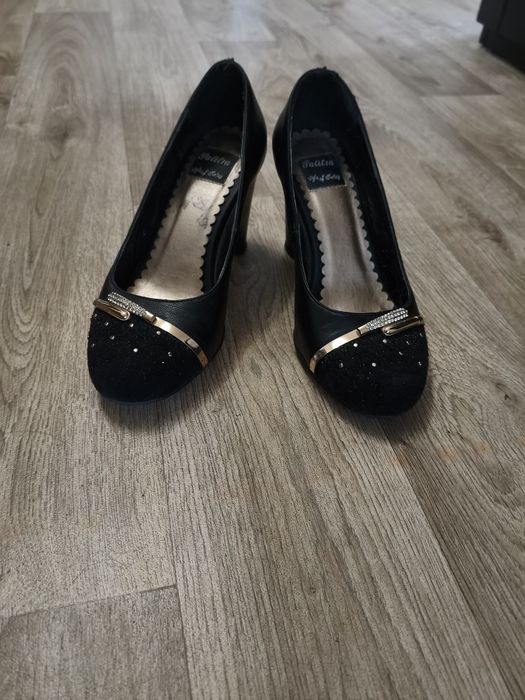 Продам стильные женские туфли