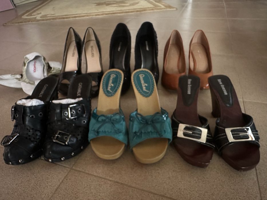 Цвичките са 37 номер , черни лачени с висок ток 38номер .