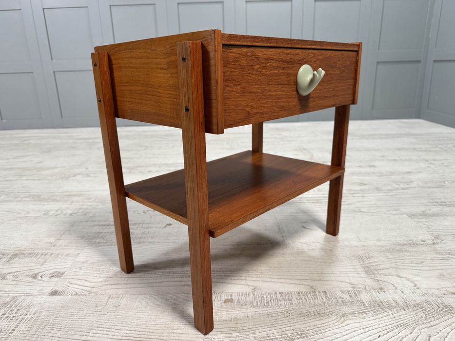 Нощно шкафче от 60-те Д908