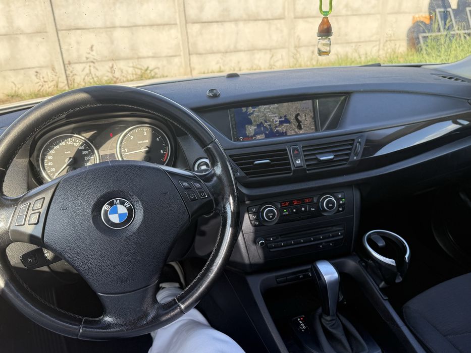 BMW X1 2011 — imagine 4
