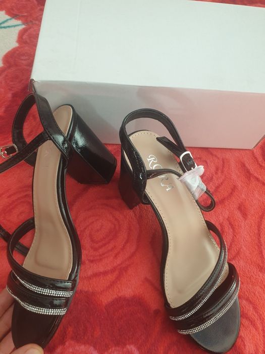 Sandale nr 36 foarte comode noi