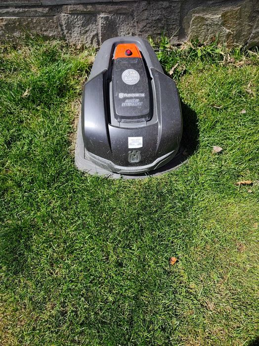 Косачка робот HUSQVARNA 105 до 600кв.м