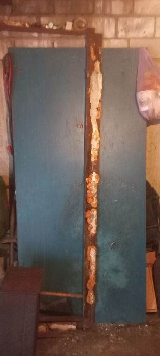 Двер железная с замком