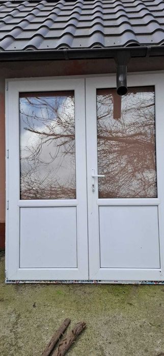 ușă termopan dublă din PVC, dimensiuni aproximative 1980 x 1590 mm.