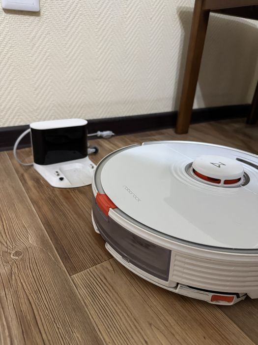 Продам робот пылесос Roborock Q7 Max белый