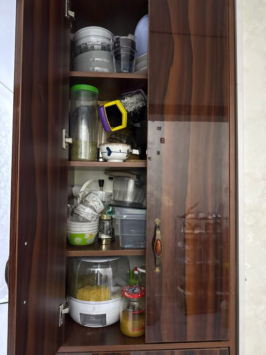 Shkaf prıhojka uchun sotiladi holati yahshi