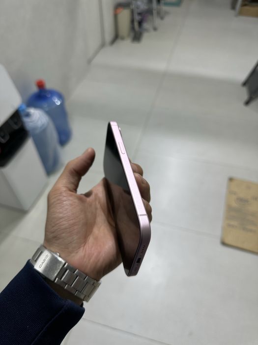 Продам Iphone 15 256г