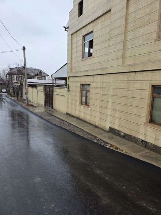 Срочно продаётся  9 соток угловой участок в центре Кибрая.