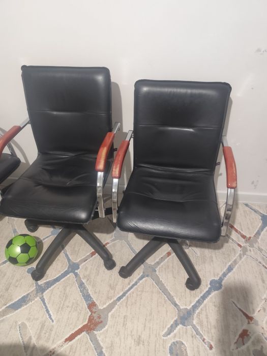 Стол, стулья, кожонные кресло