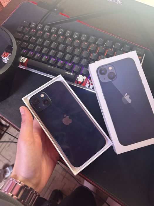 Продам Айфон 13 256гб 100 акб