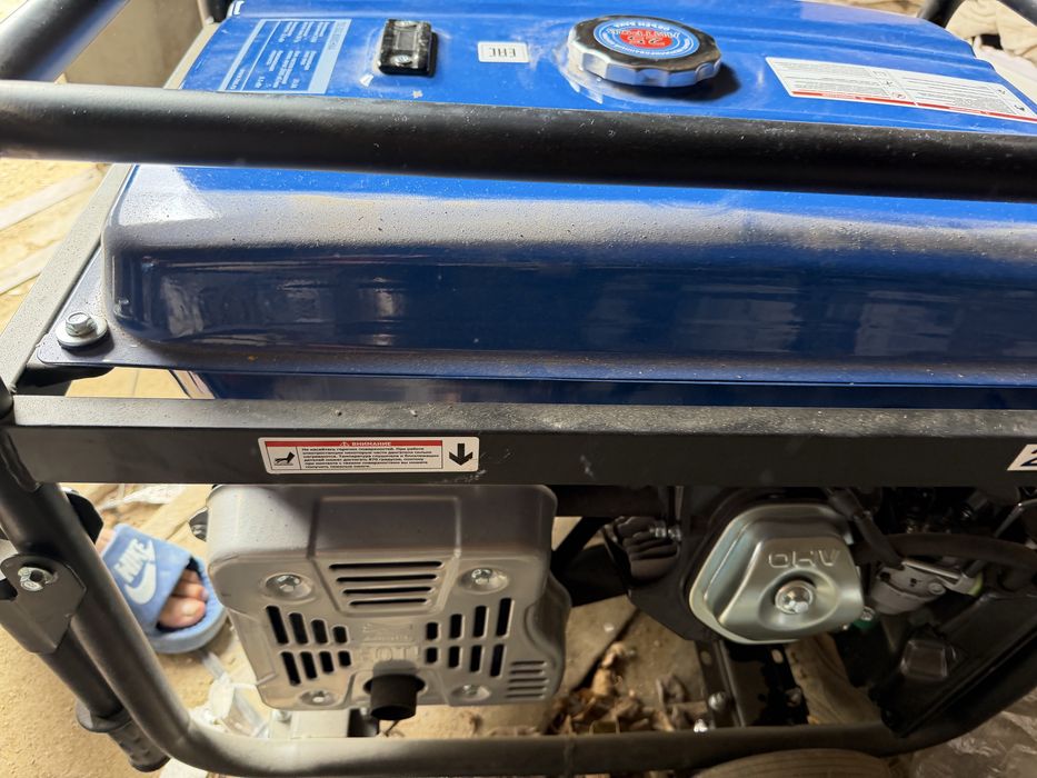 прадается генератор новый