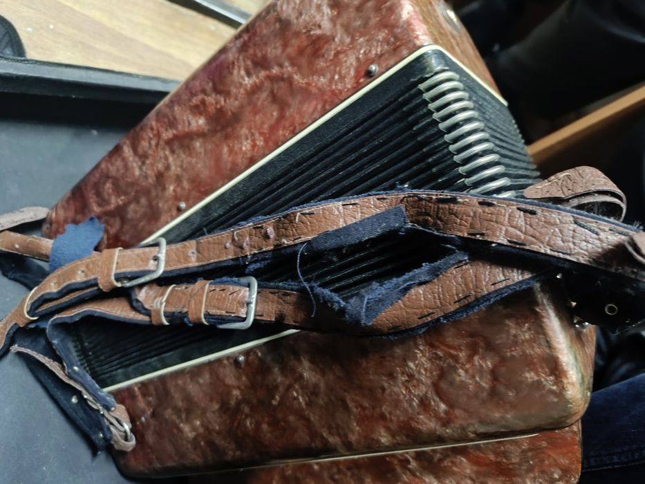 Продам баян б/у.